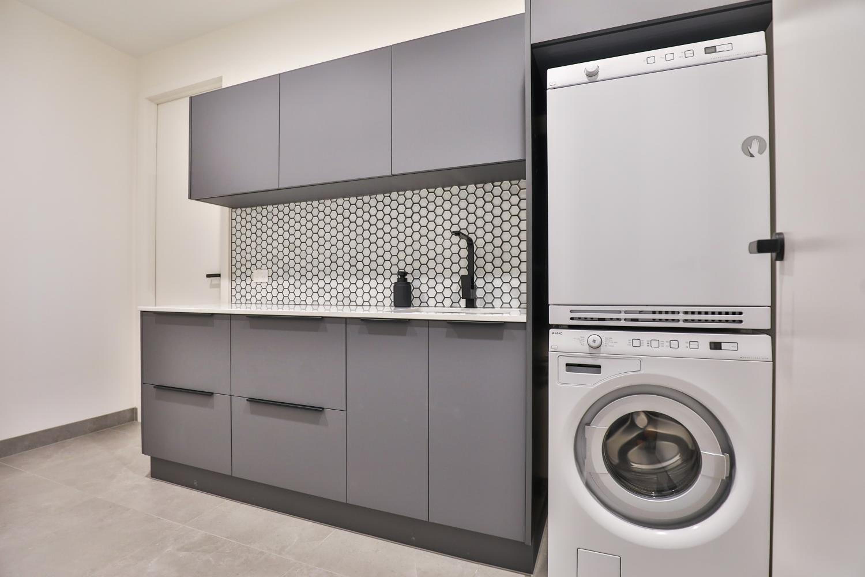 Indulge Apartments - City View Penthouses