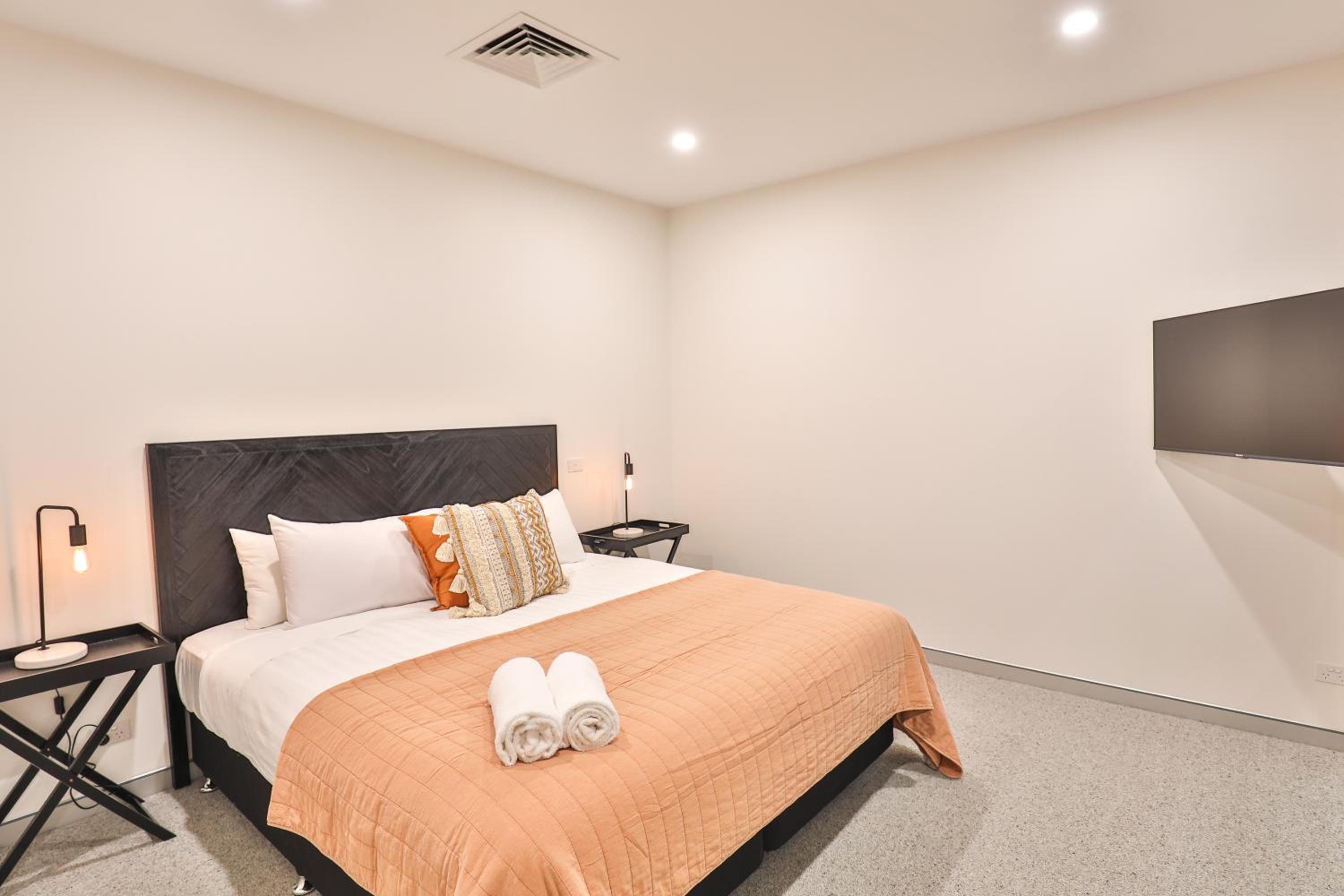 Indulge Apartments - City View Penthouses
