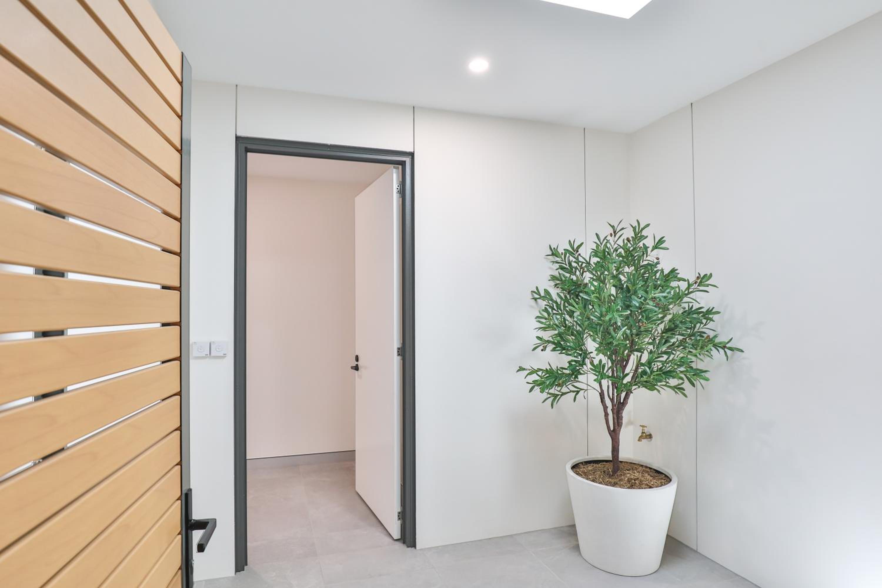 Indulge Apartments - City View Penthouses