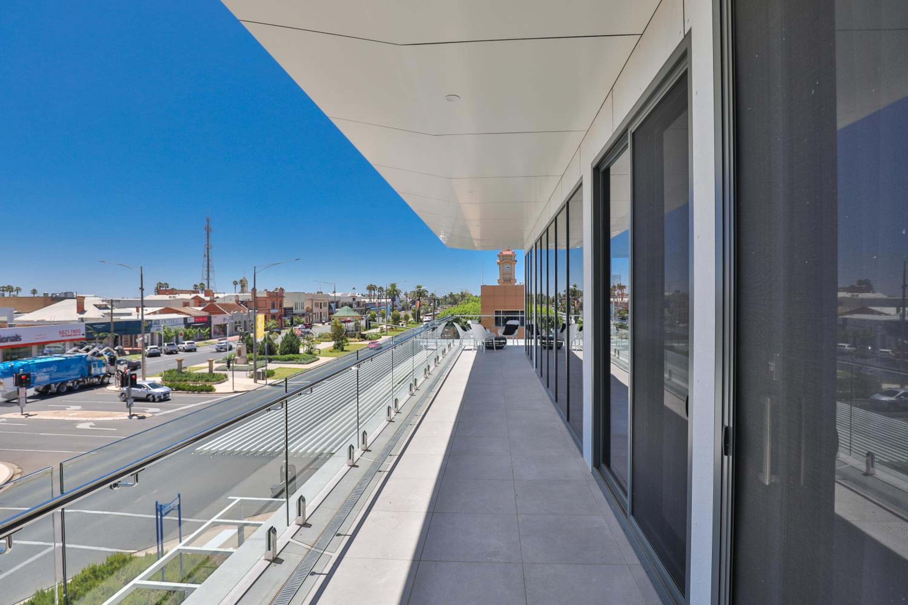 Indulge Apartments - City View Penthouses