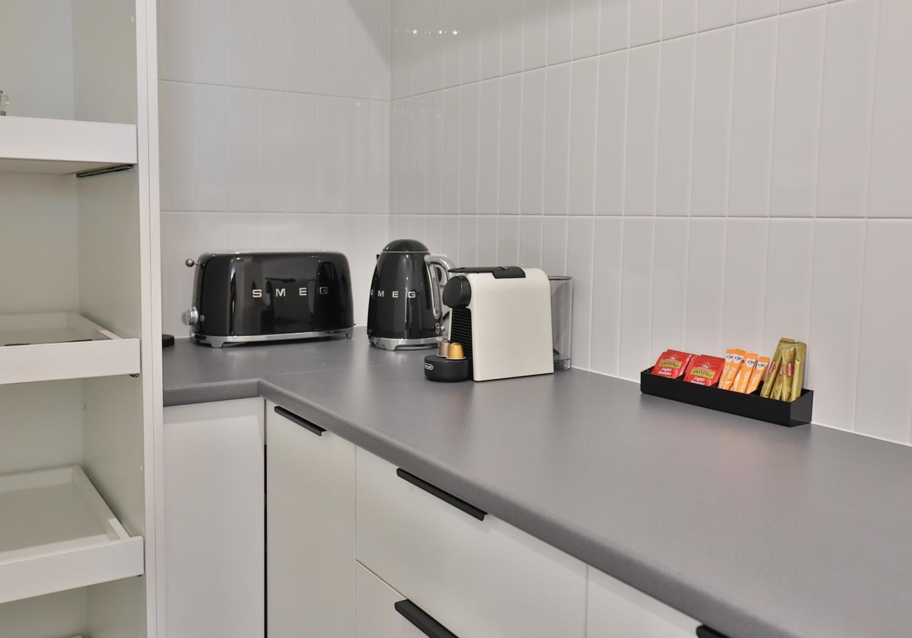 Indulge Apartments - City View Penthouses