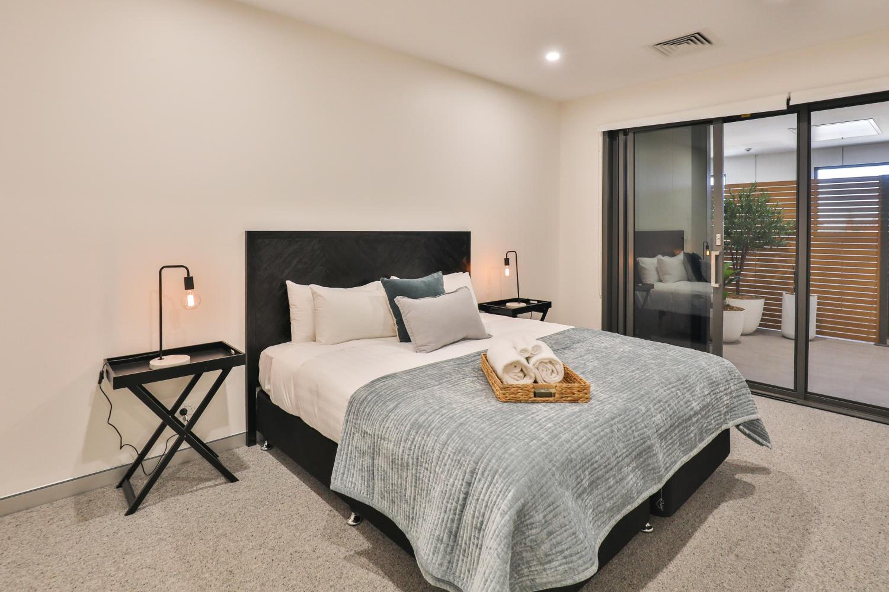 Indulge Apartments - City View Penthouses