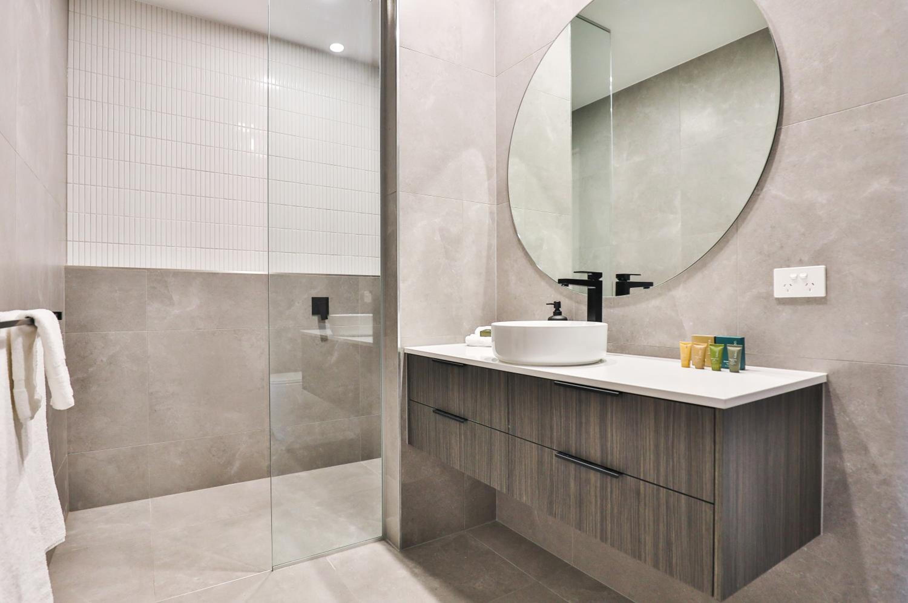 Indulge Apartments - City View Penthouses