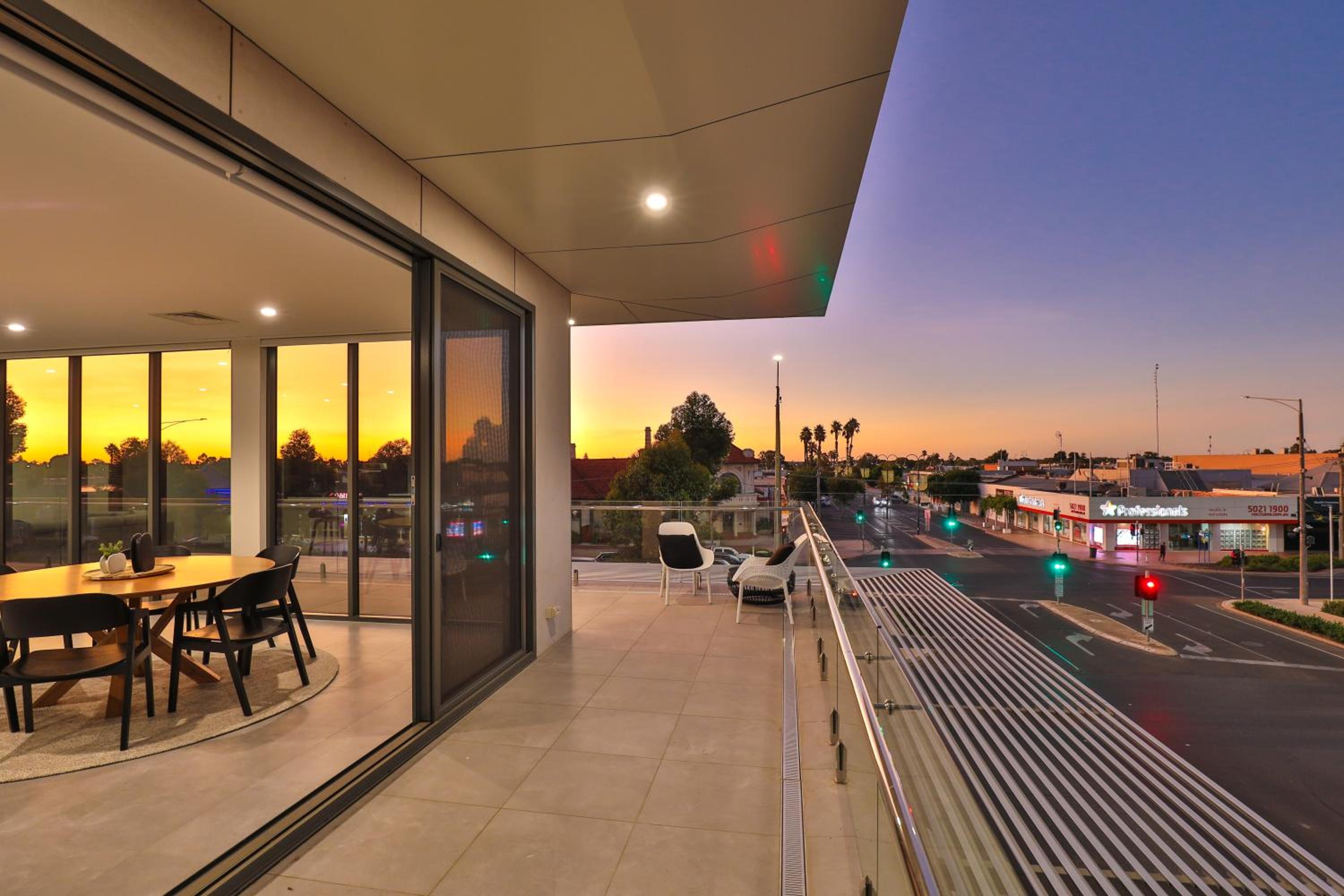 Indulge Apartments - City View Penthouses