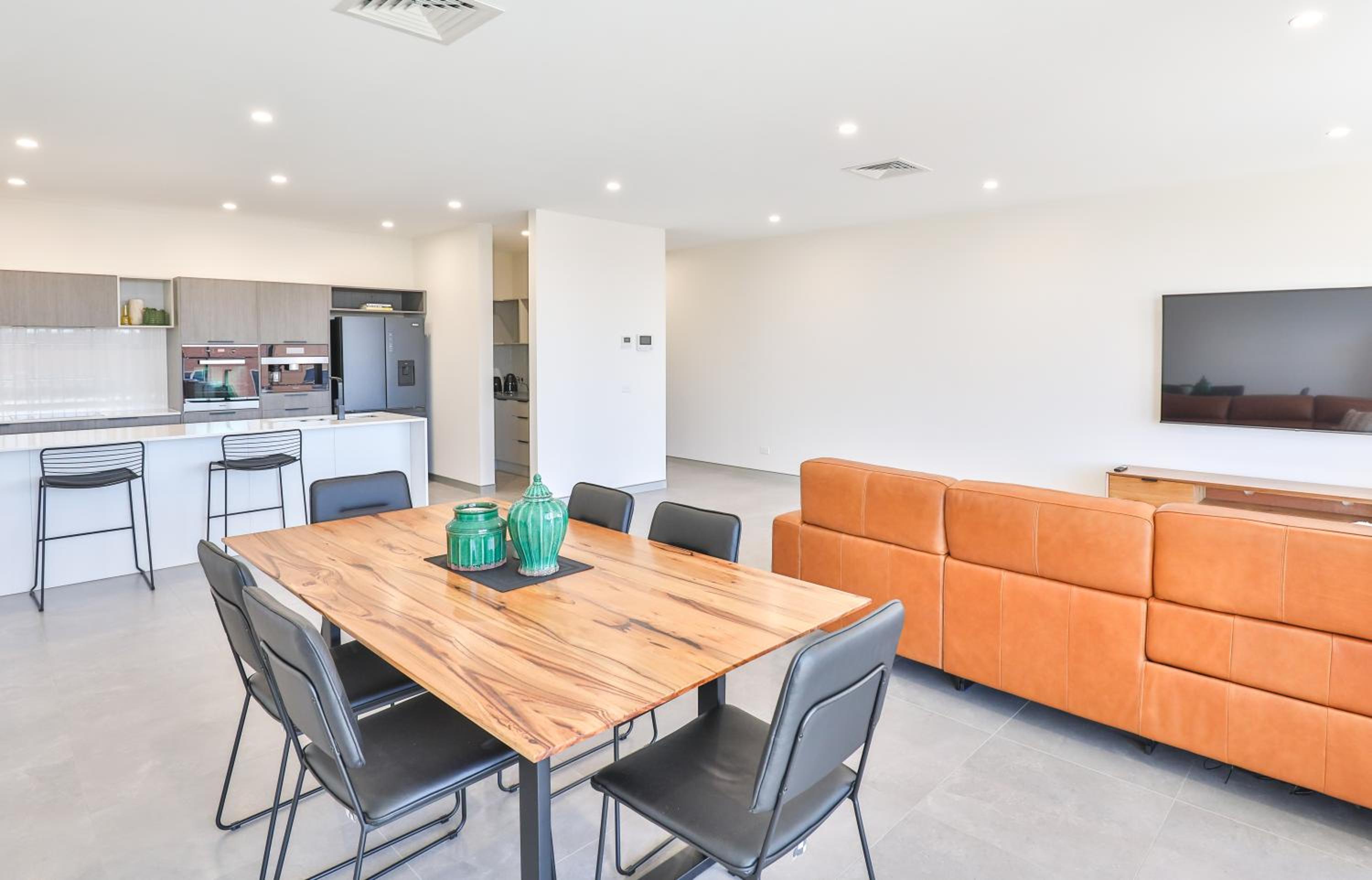 Indulge Apartments - City View Penthouses