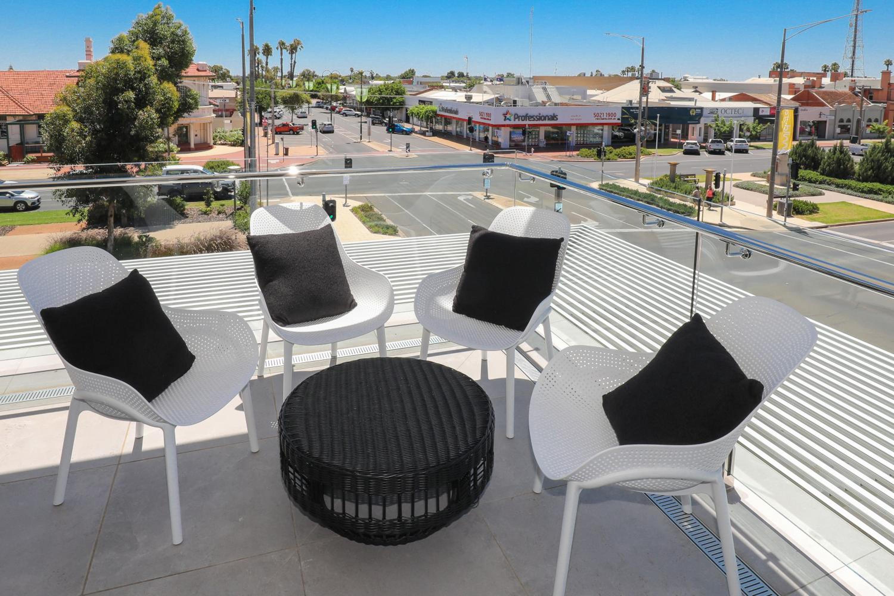 Indulge Apartments - City View Penthouses