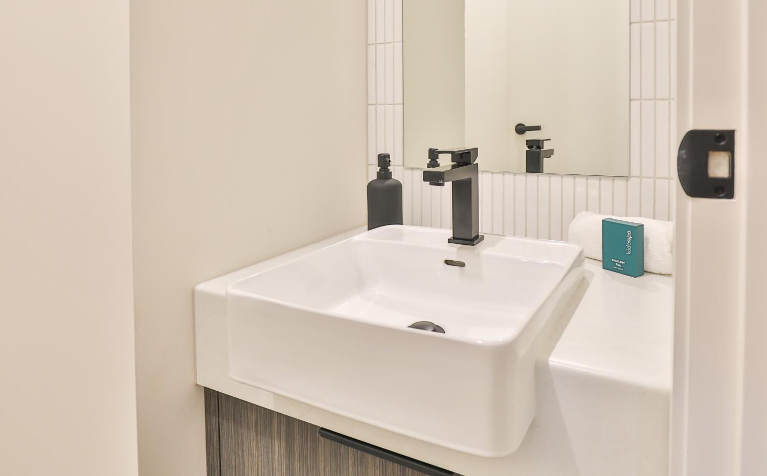 Indulge Apartments - City View Penthouses