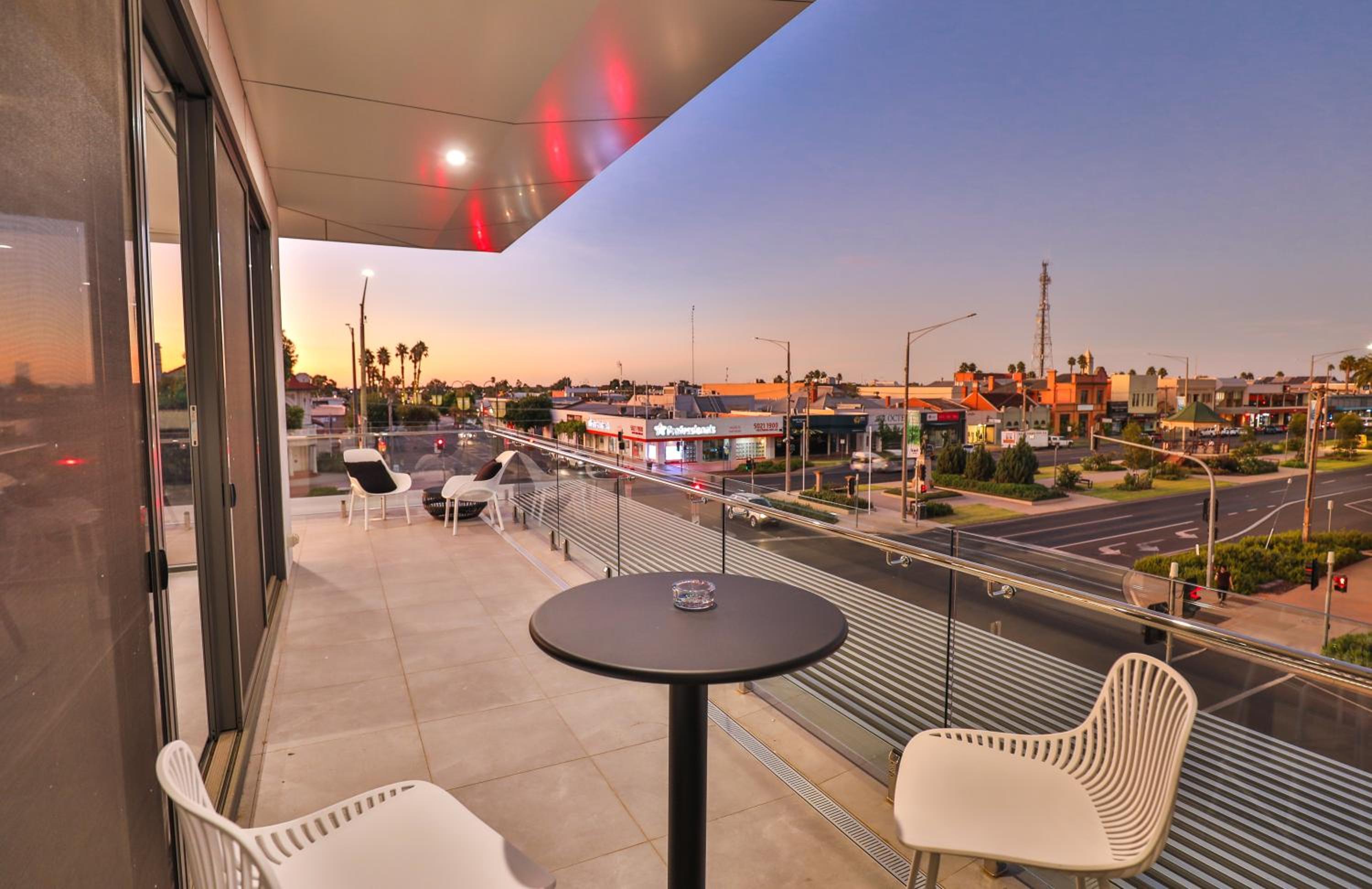 Indulge Apartments - City View Penthouses