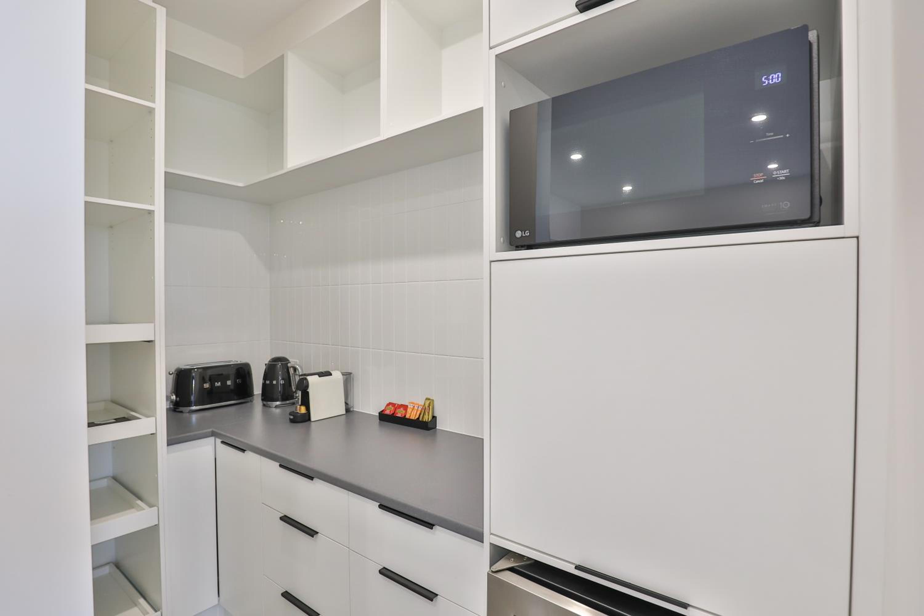 Indulge Apartments - City View Penthouses