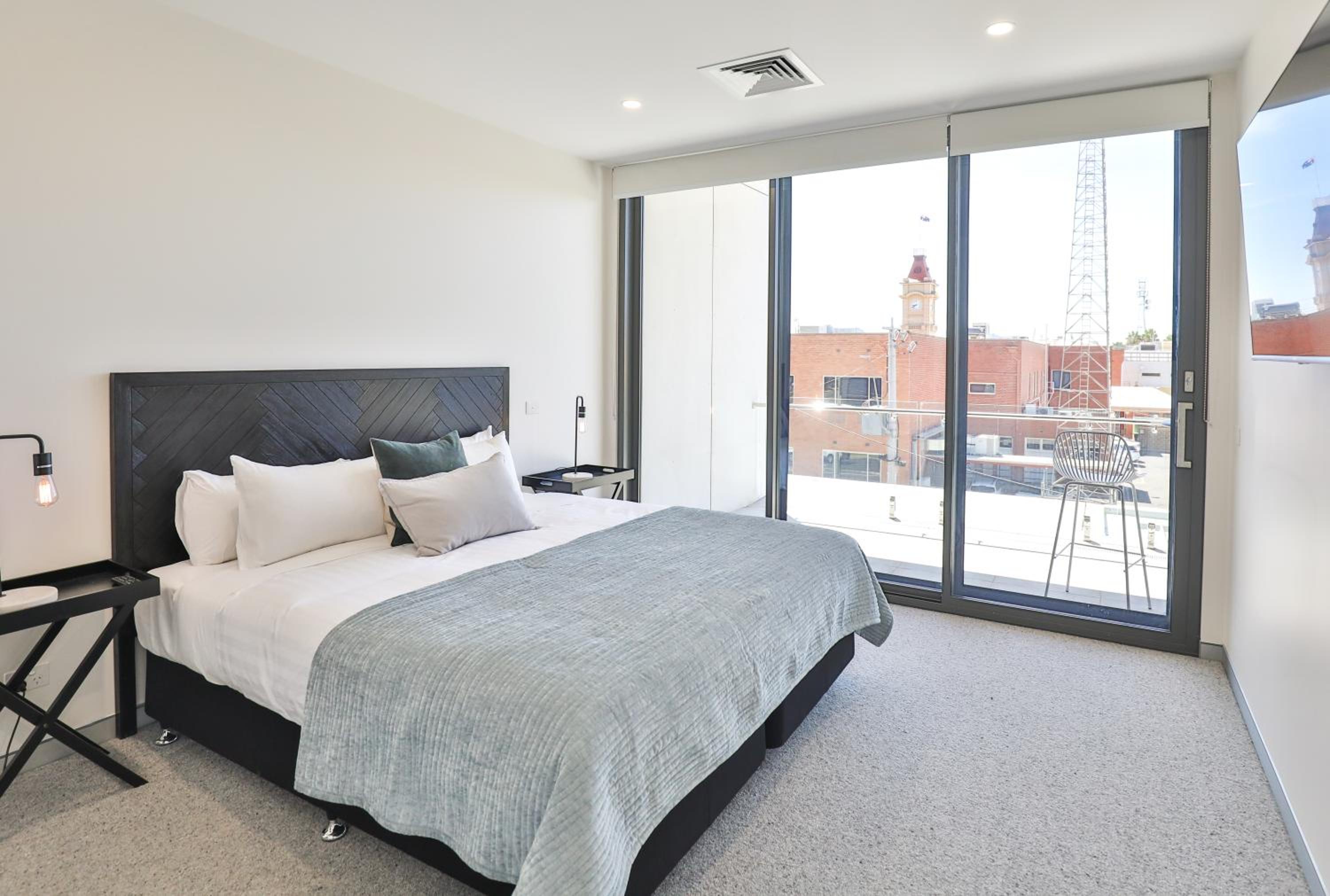 Indulge Apartments - City View Penthouses