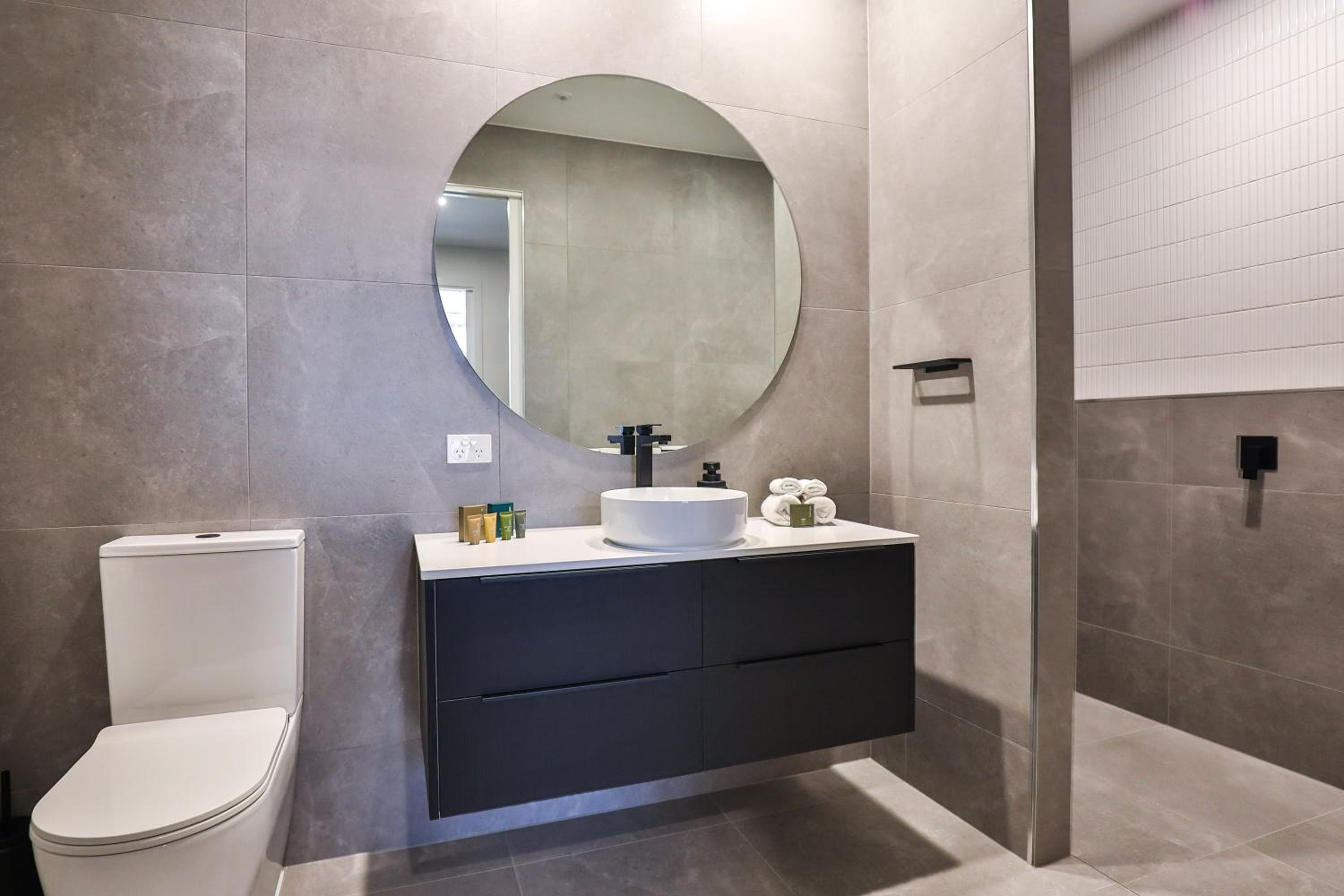 Indulge Apartments - City View Penthouses