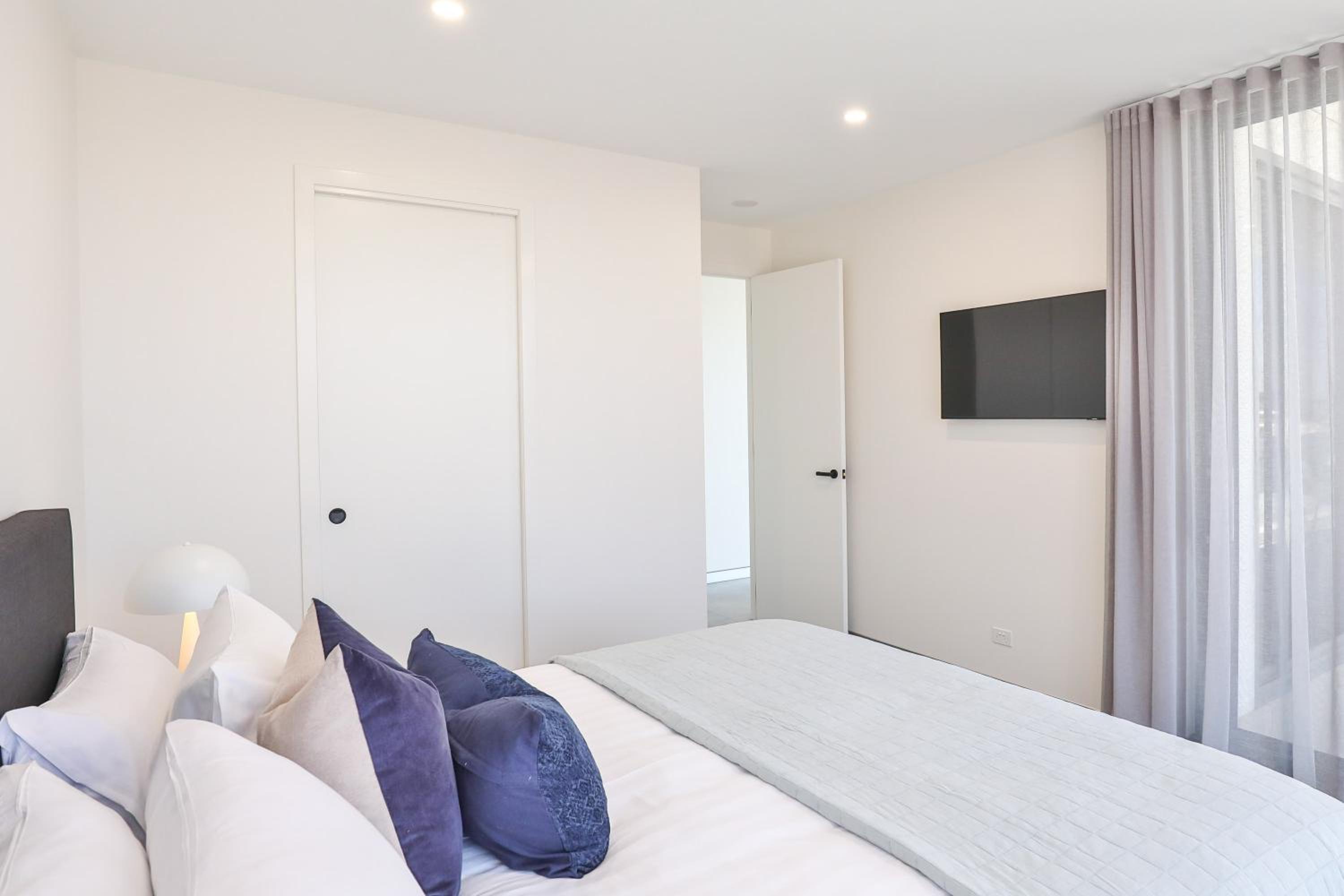 Indulge Apartments - City View Penthouses