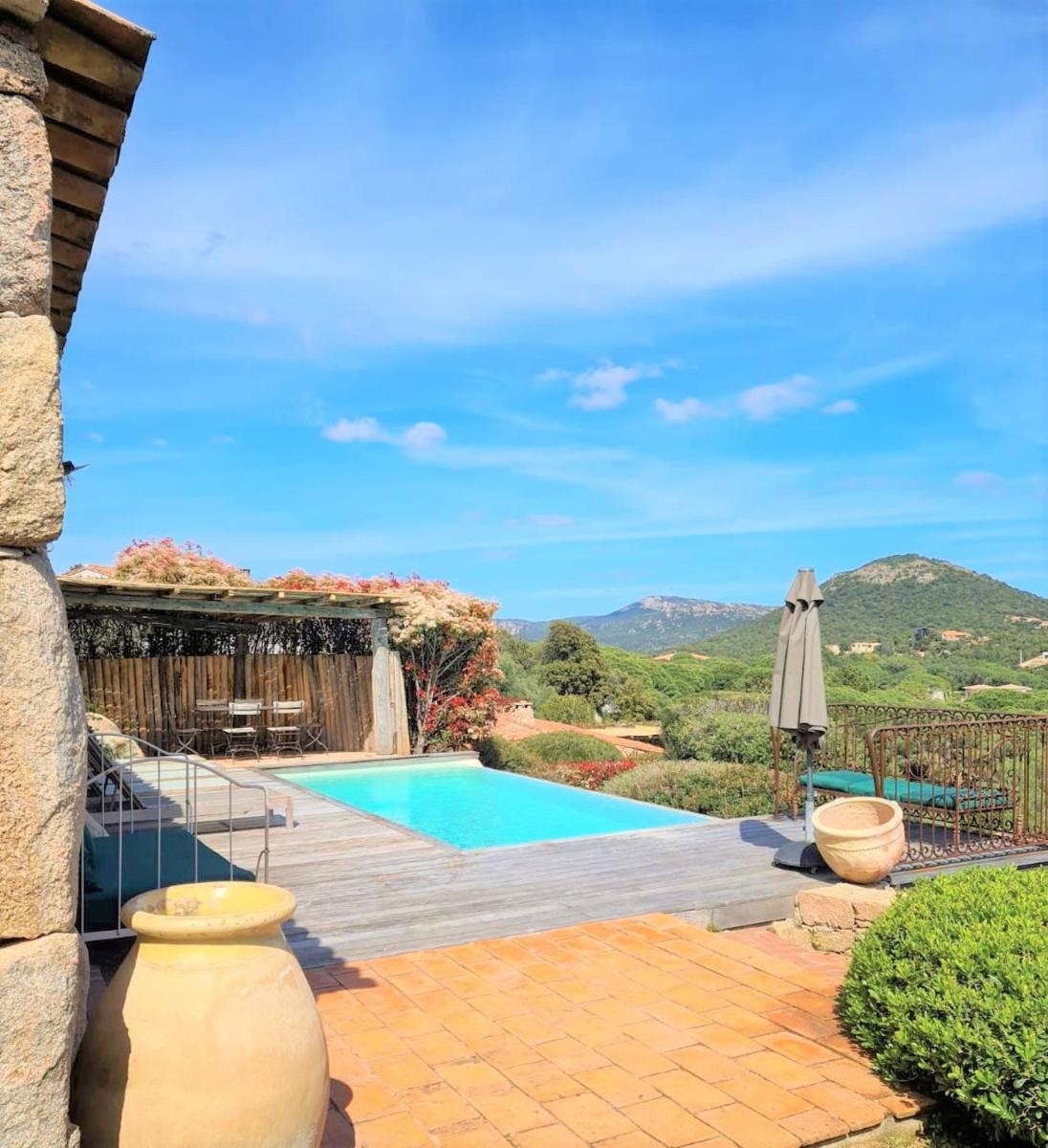 Bergerie de luxe avec piscine chauffée vue sur la baie de Santa Giulia view 3