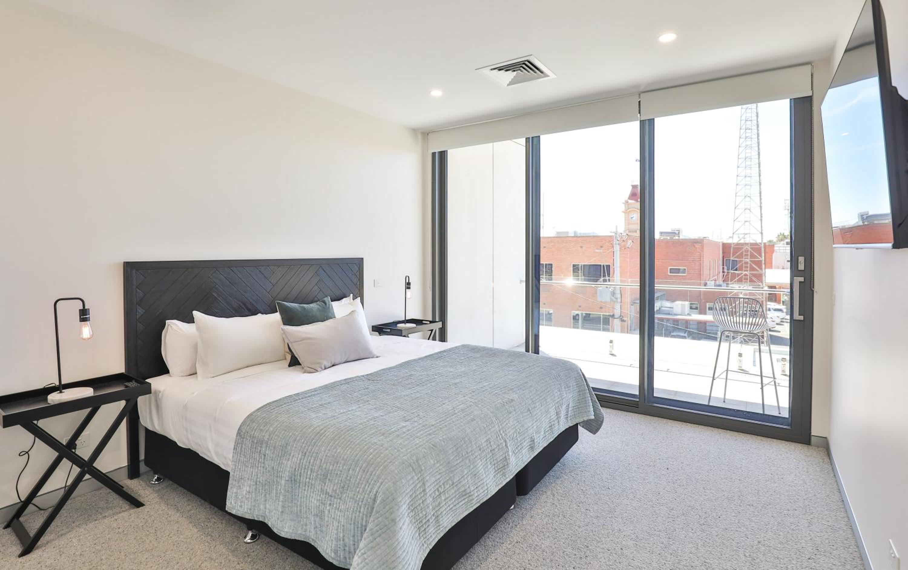 Indulge Apartments - City View Penthouses
