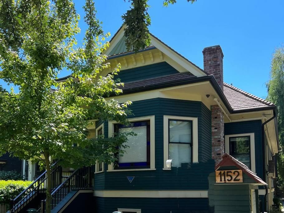 A Gentle Hideaway in the Urban Forest WEST END downtown Vancouver