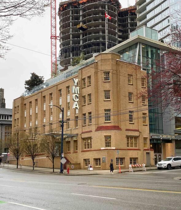 A Gentle Hideaway in the Urban Forest WEST END downtown Vancouver