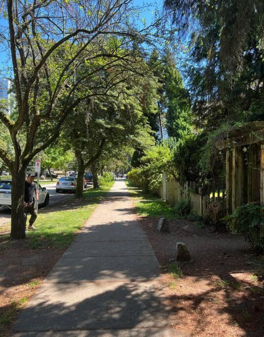 A Gentle Hideaway in the Urban Forest WEST END downtown Vancouver