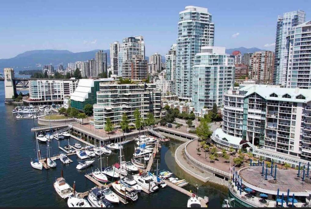 A Gentle Hideaway in the Urban Forest WEST END downtown Vancouver