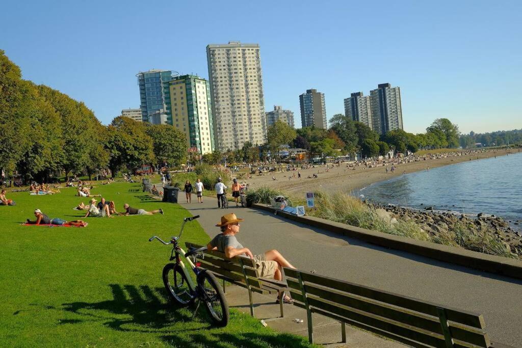 A Gentle Hideaway in the Urban Forest WEST END downtown Vancouver