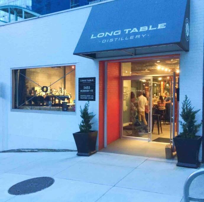 A Gentle Hideaway in the Urban Forest WEST END downtown Vancouver