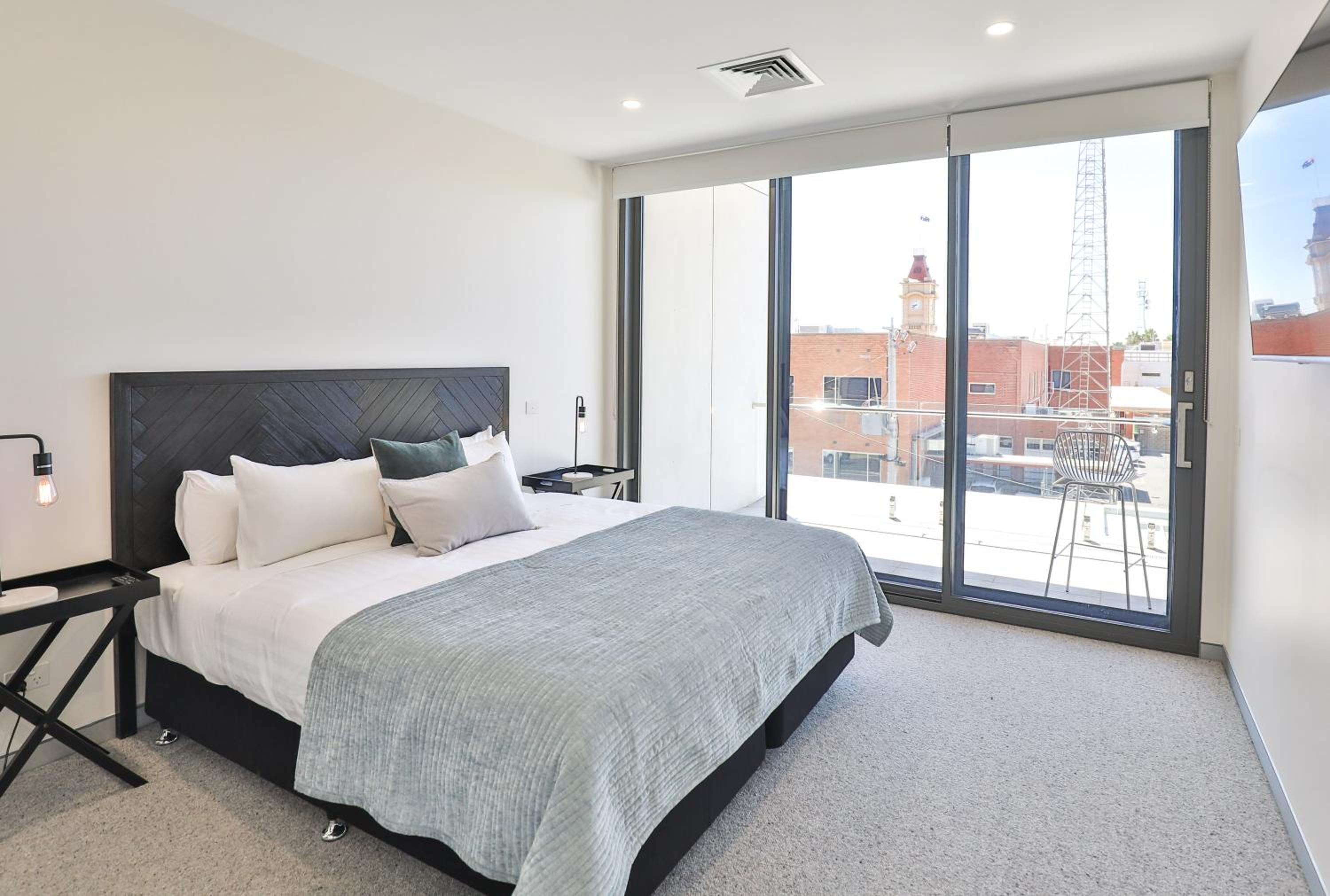 Indulge Apartments - City View Penthouses