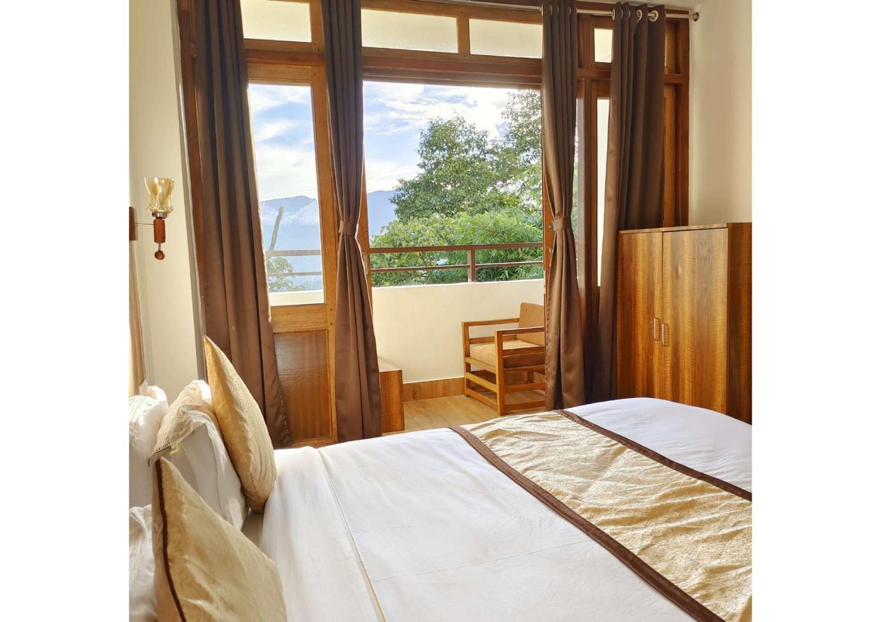 Hotel Aura inn view 4