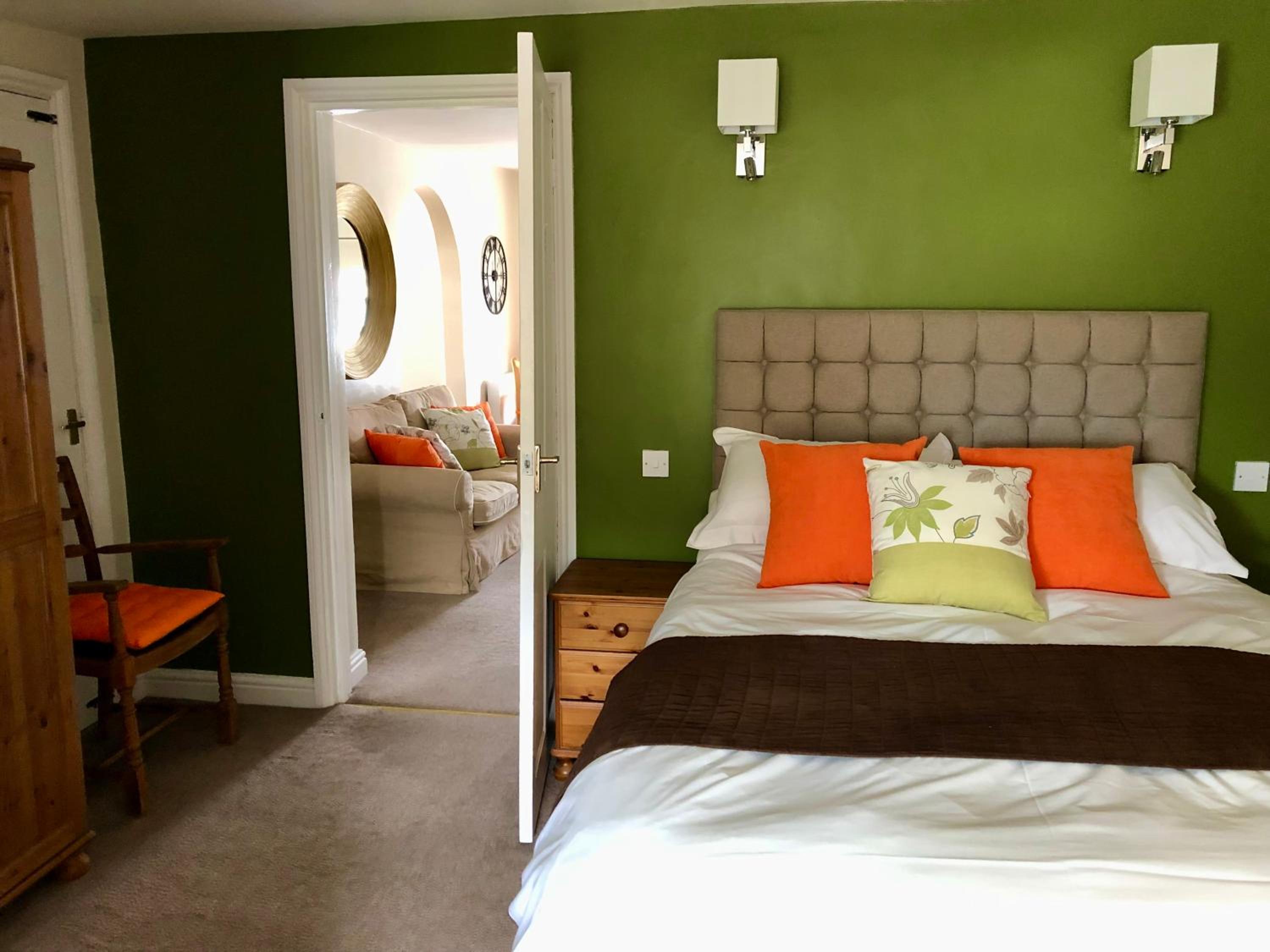 Fayvan Apartments