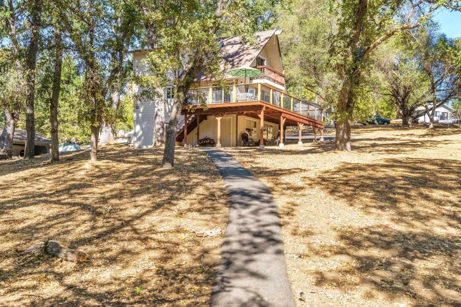 Cozy Cabin On The Cove - Lakefront with Private Dock