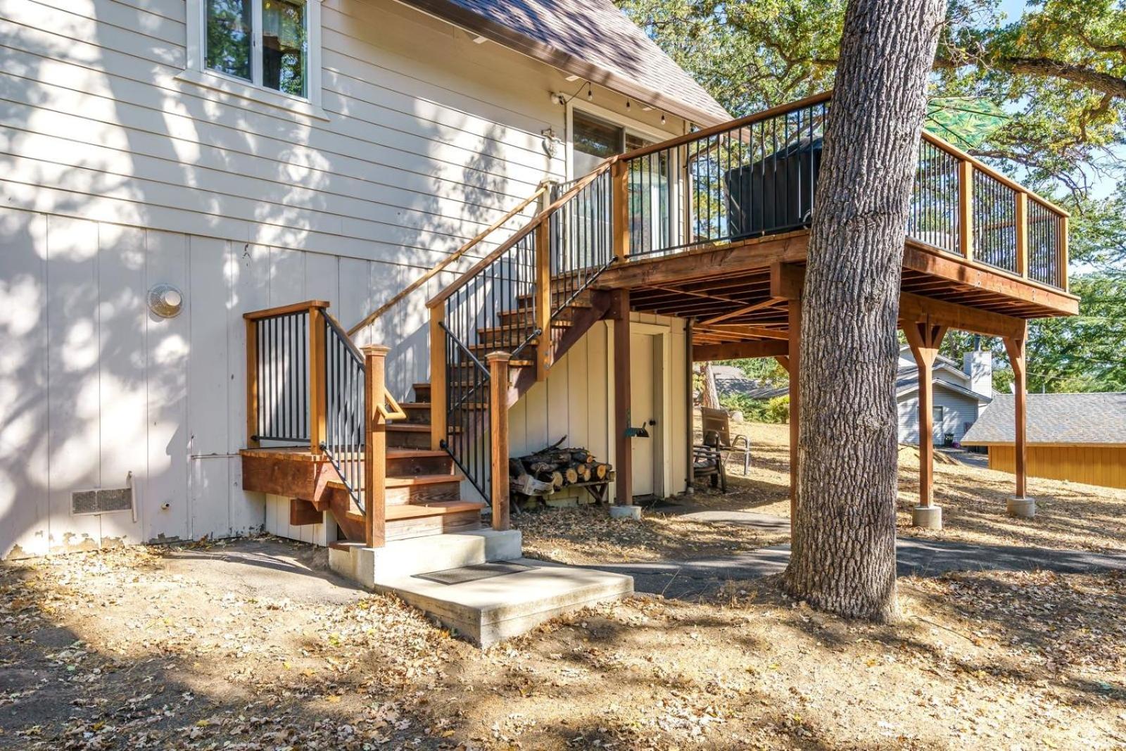 Cozy Cabin On The Cove - Lakefront with Private Dock