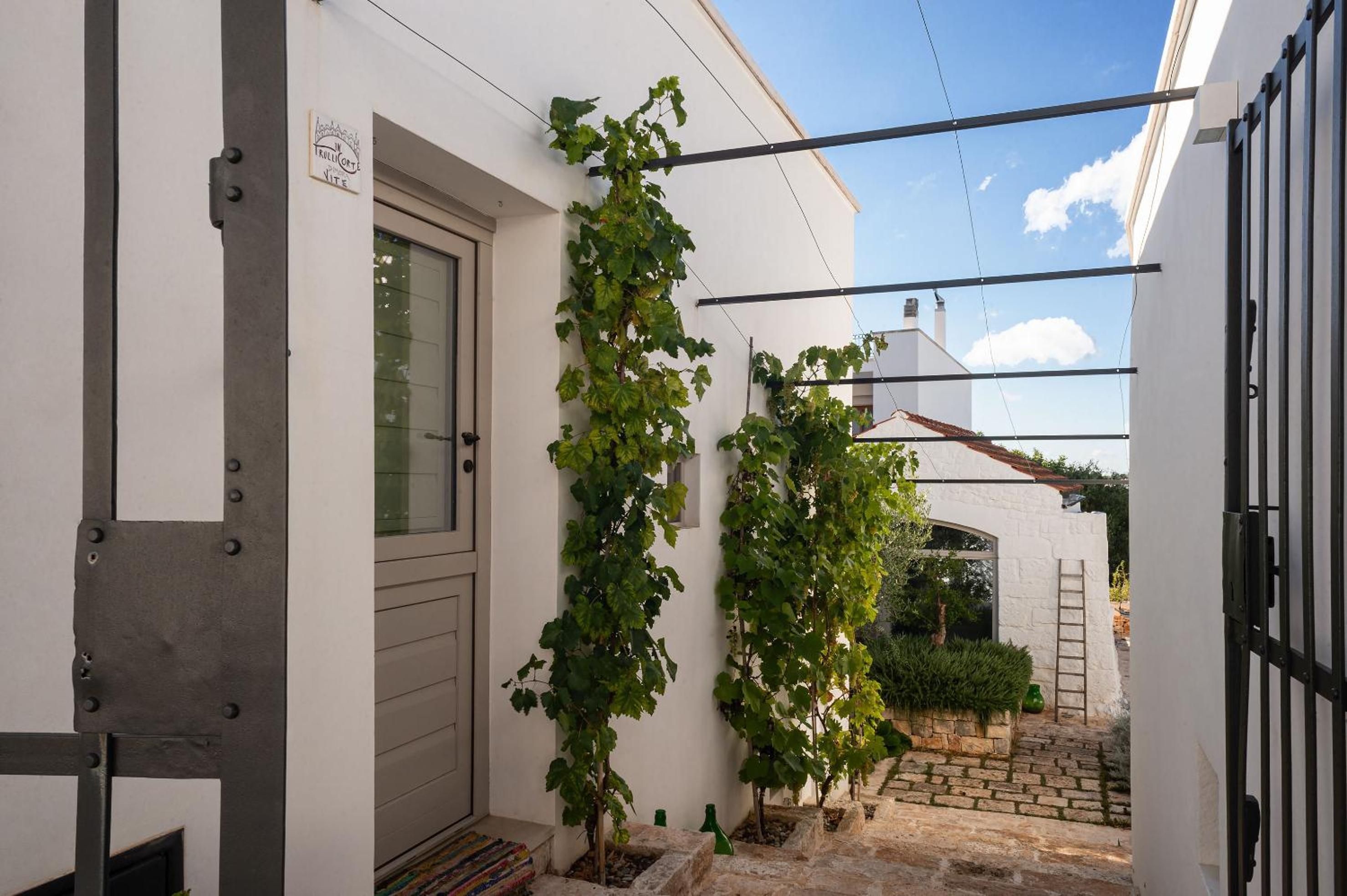 Trulli in corte view 5