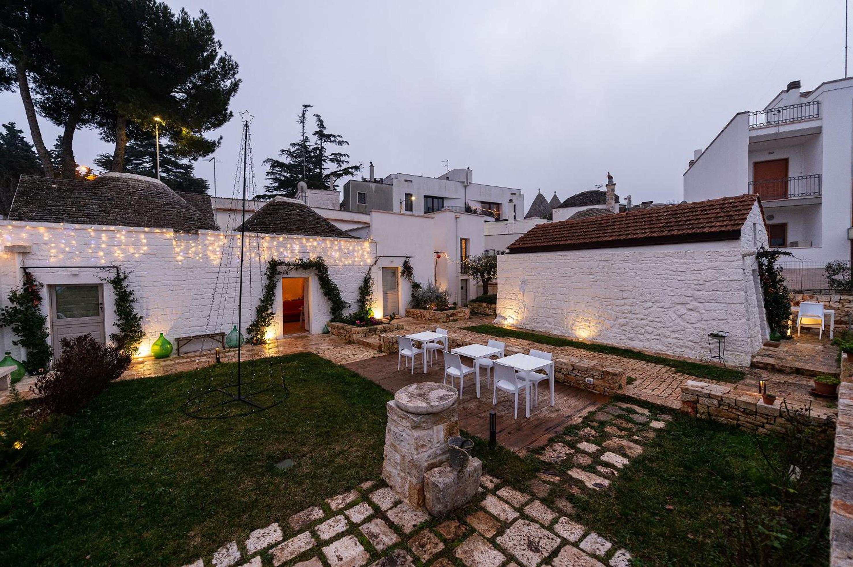 Trulli in corte view 3