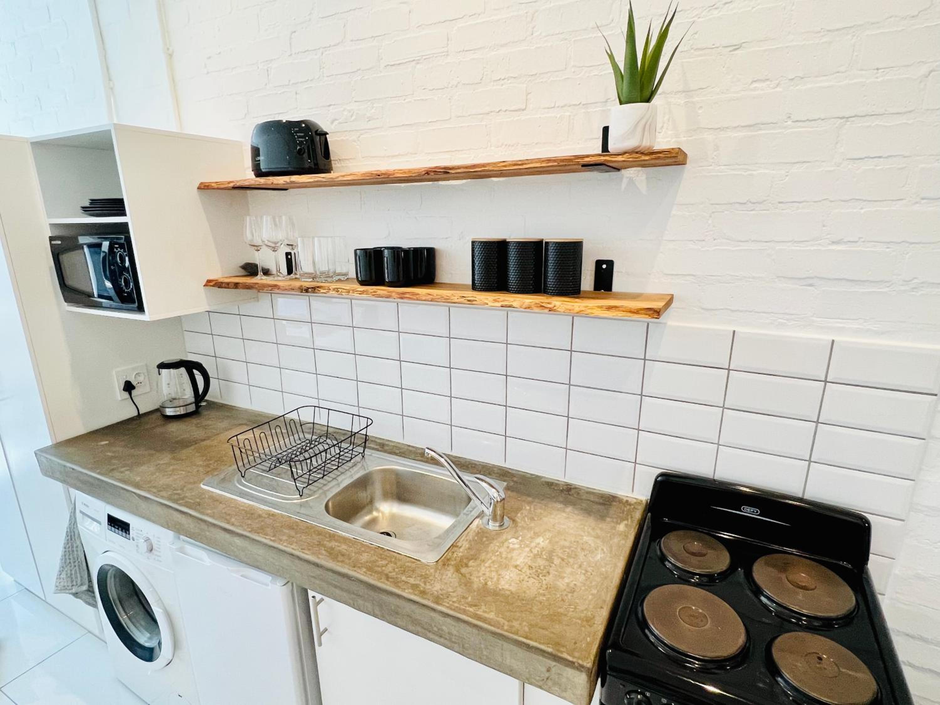 Industrial CHIC Apartment 113 - Luxury City Escape, Washing Machine & Fast WiFi