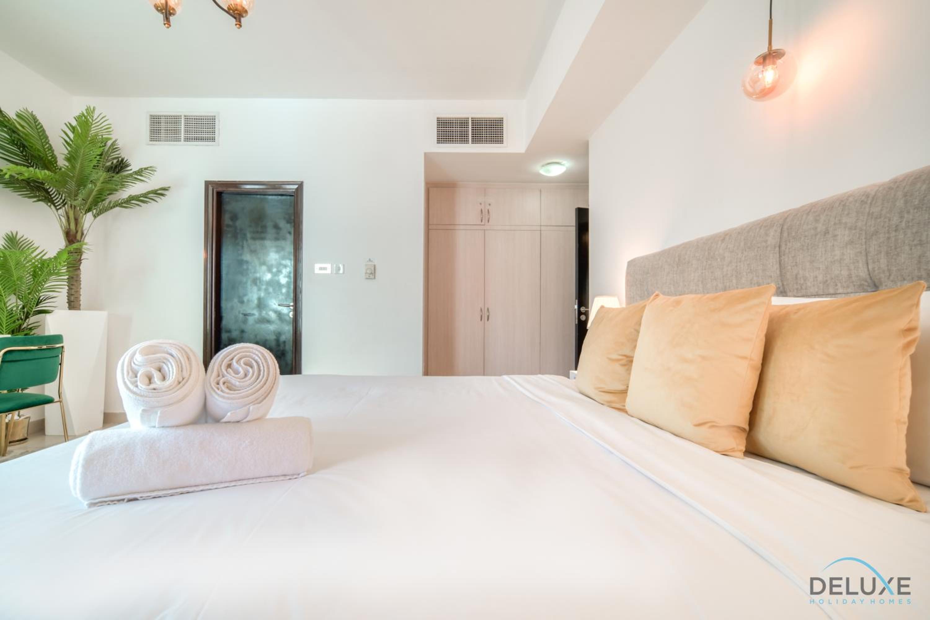Classy 2BR at La Riviera Dubai Marina by Deluxe Holiday Homes