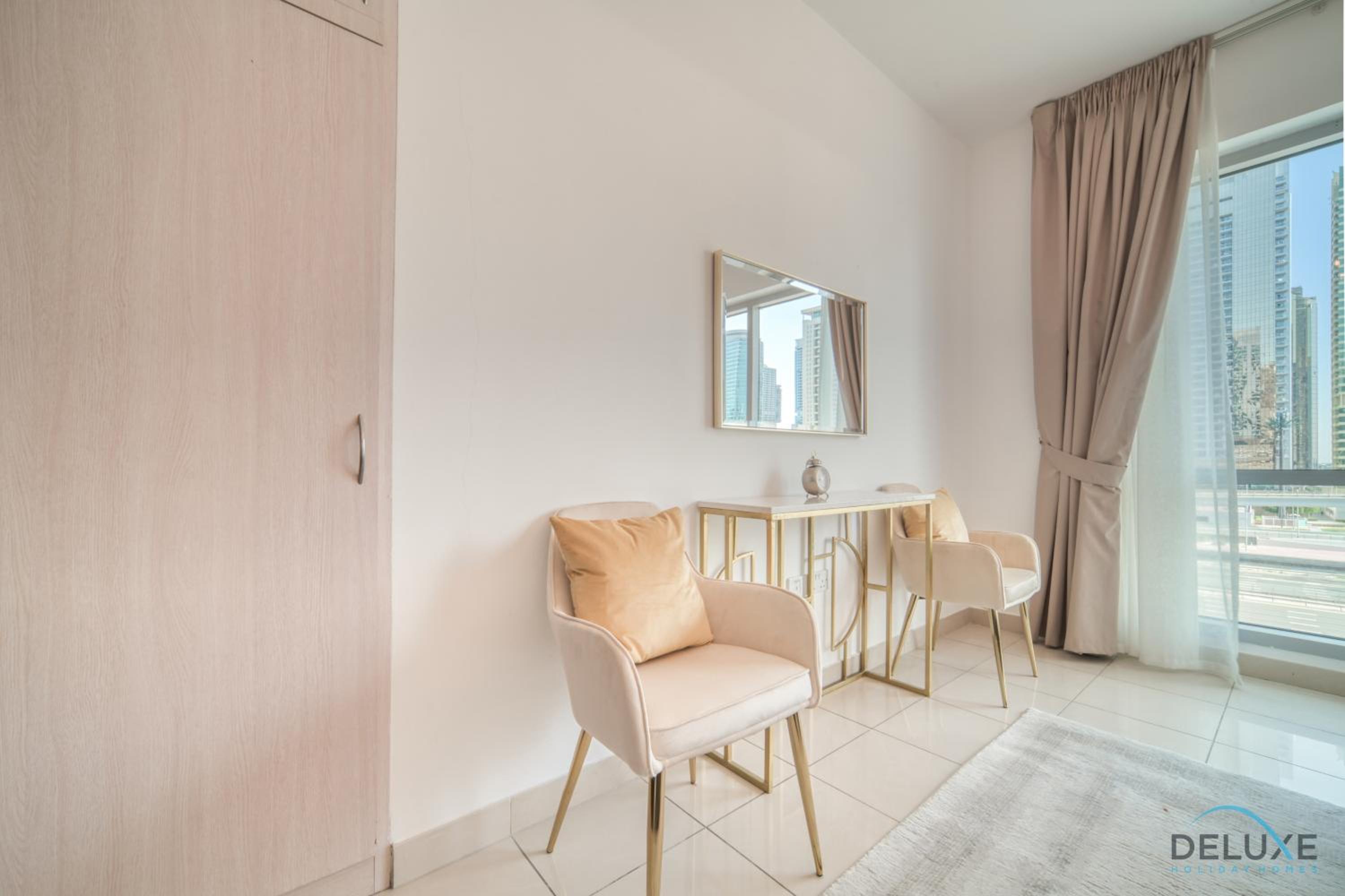 Classy 2BR at La Riviera Dubai Marina by Deluxe Holiday Homes