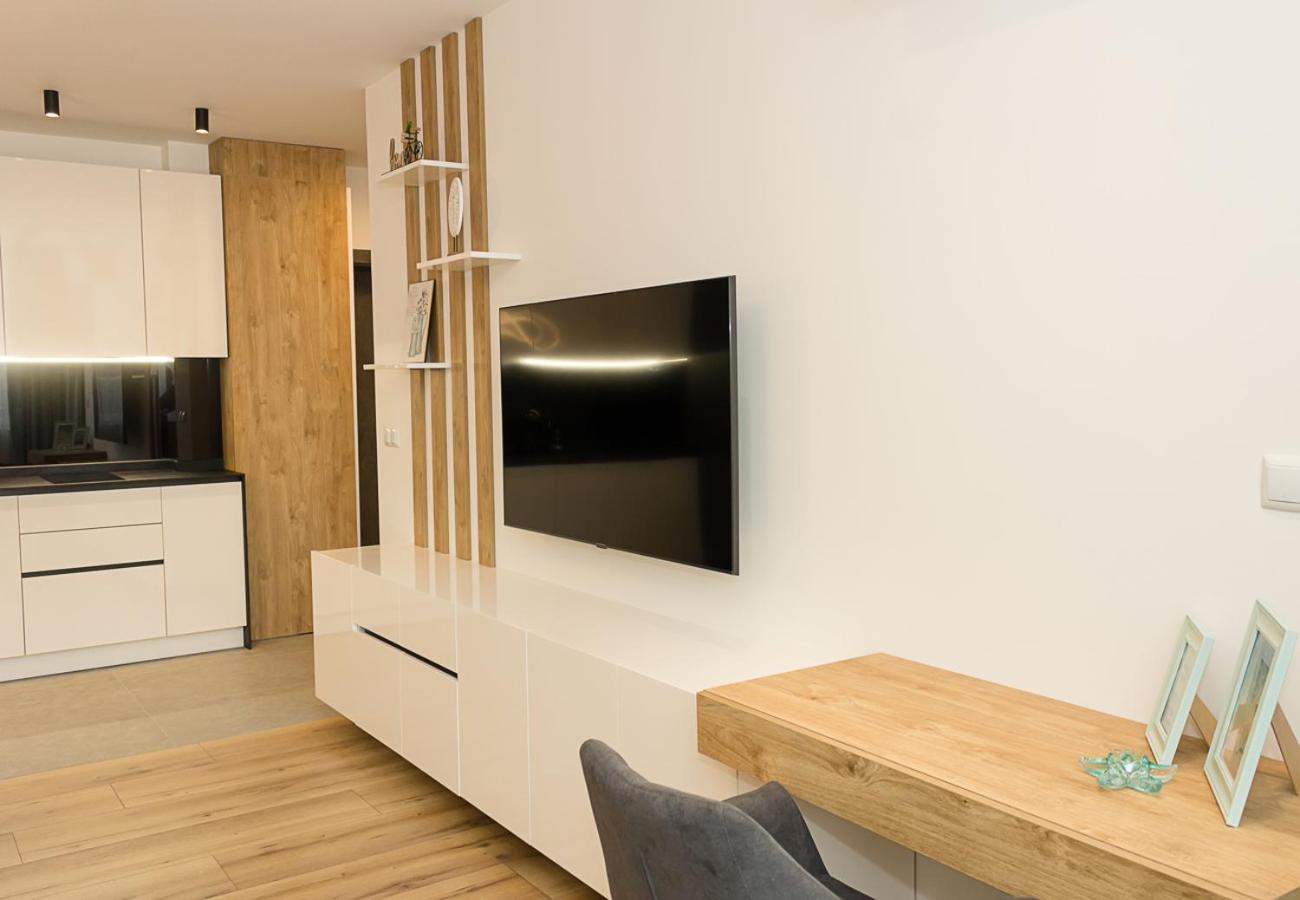 Modern Seaside Retreat 1BD Apartments by Flat Mаnager