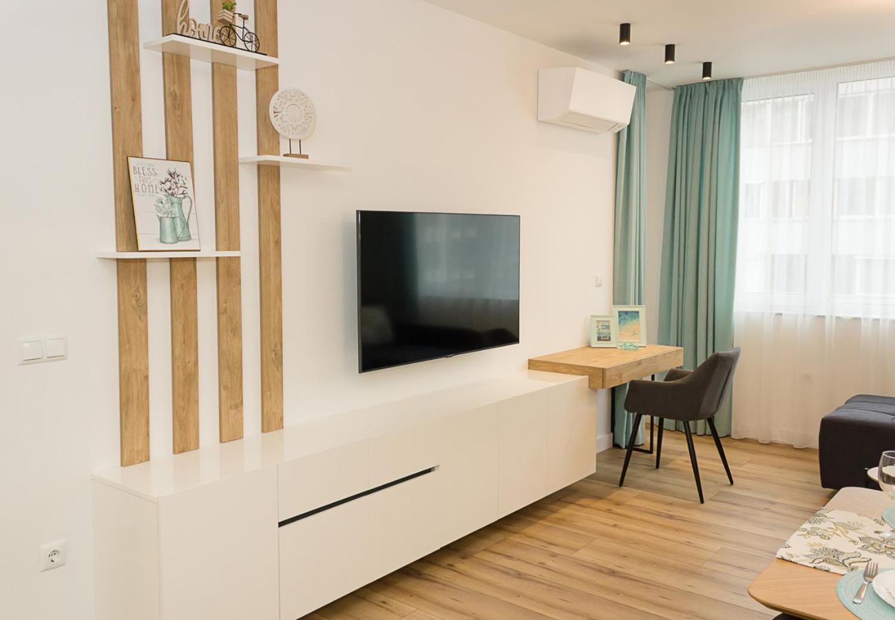 Modern Seaside Retreat 1BD Apartments by Flat Mаnager