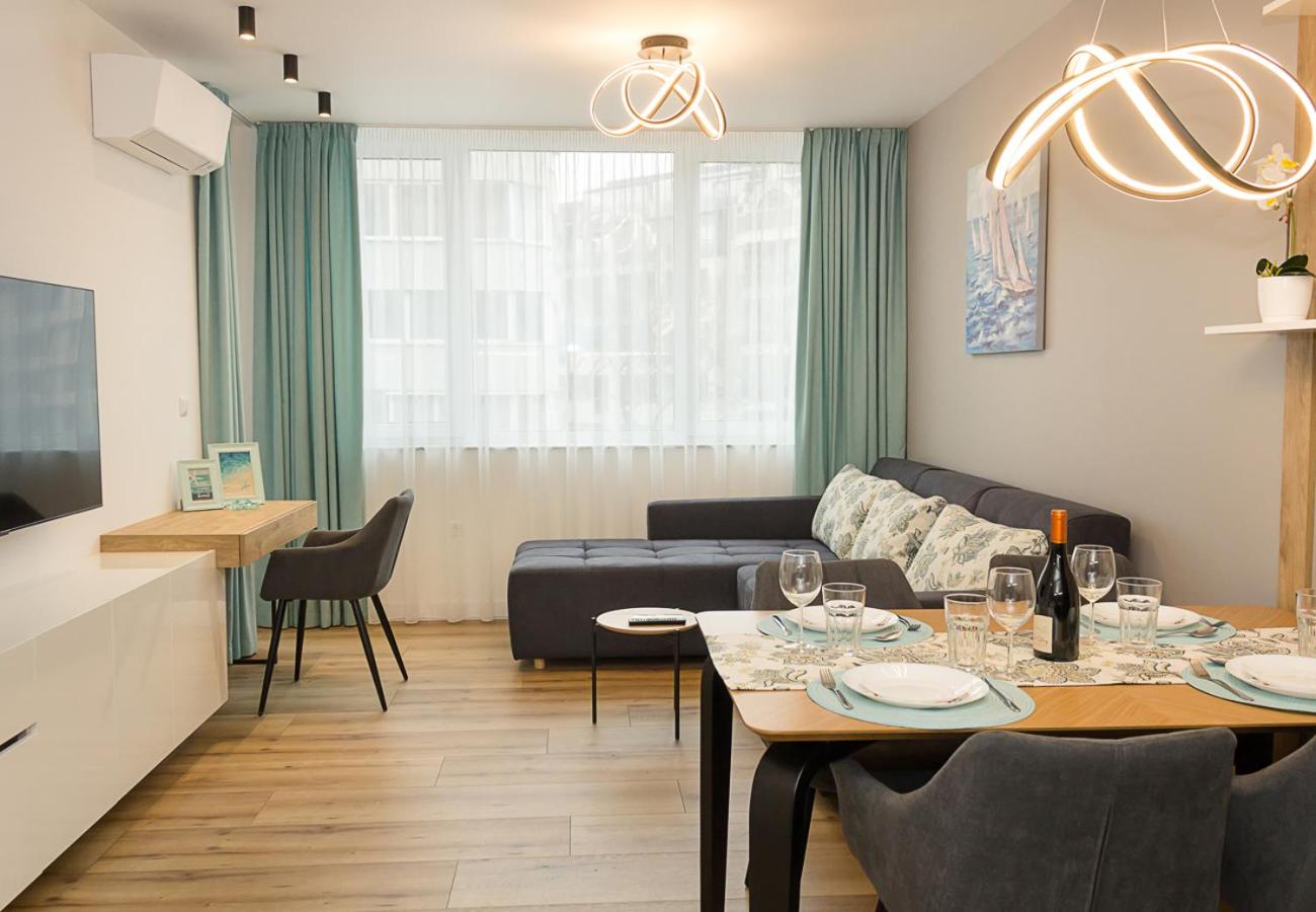 Modern Seaside Retreat 1BD Apartments by Flat Mаnager