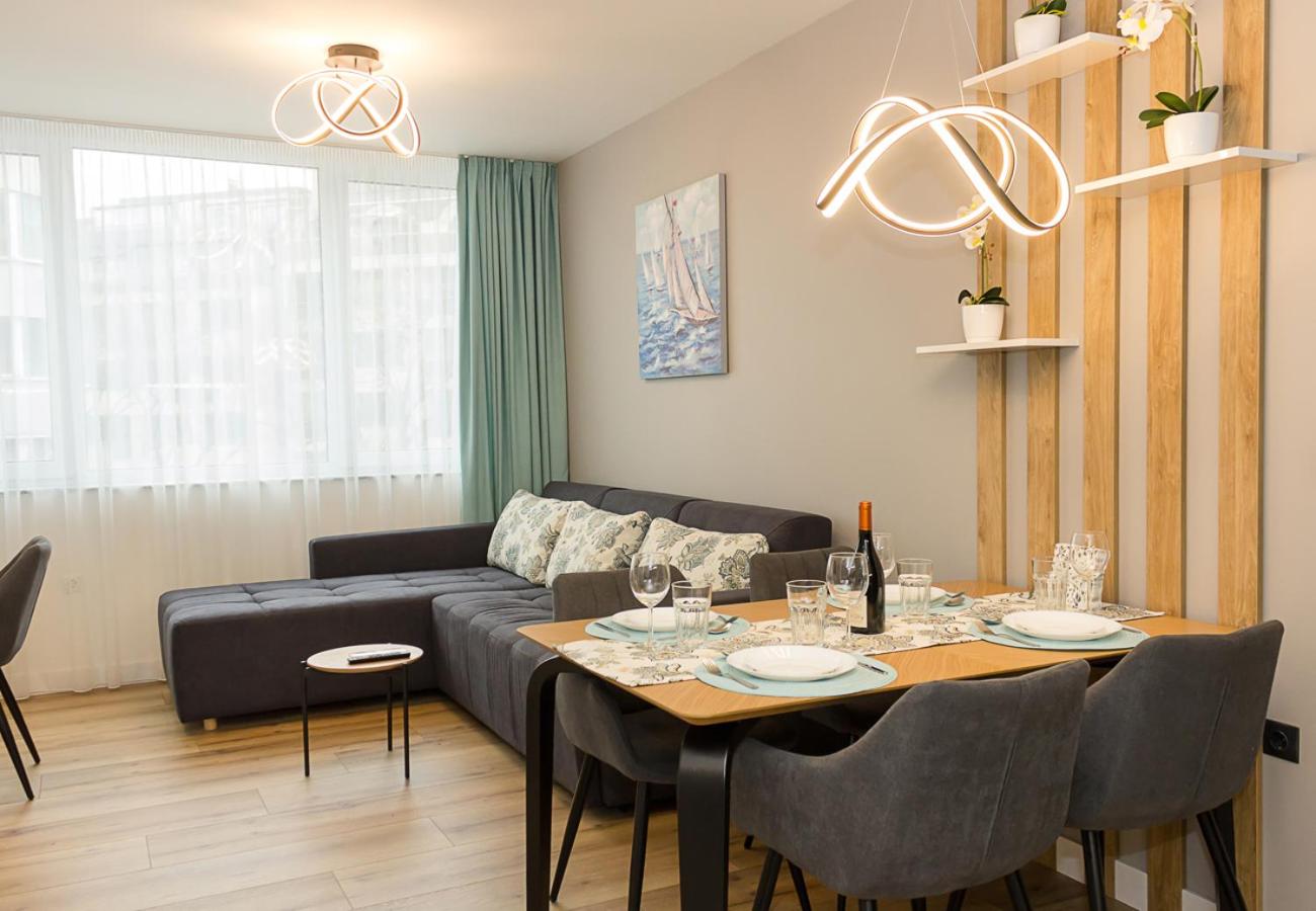 Modern Seaside Retreat 1BD Apartments by Flat Mаnager