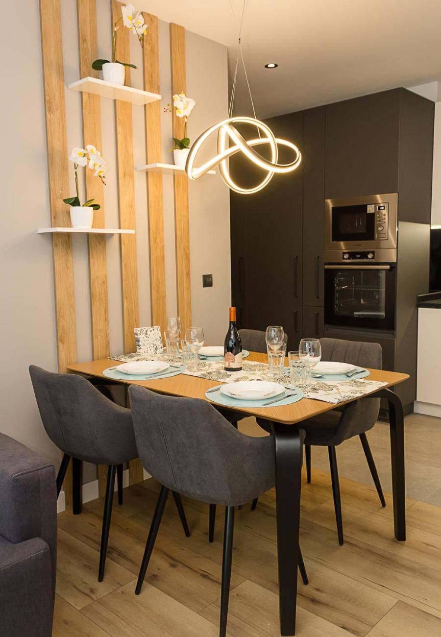 Modern Seaside Retreat 1BD Apartments by Flat Mаnager