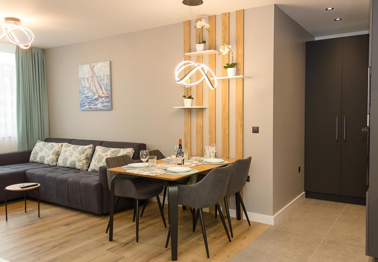 Modern Seaside Retreat 1BD Apartments by Flat Mаnager