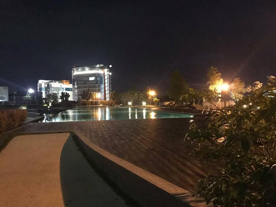 IdamanKu Comfort Apartment - HYVE SOHO Cyberjaya photo 2