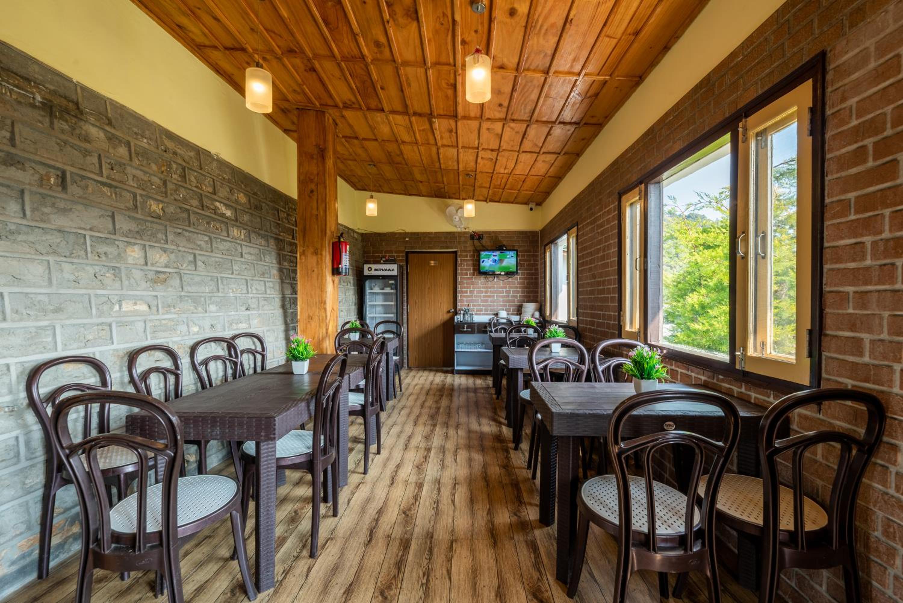 Pet-Friendly 2 Br with Mountain View - Dream Cottage 5 view 4