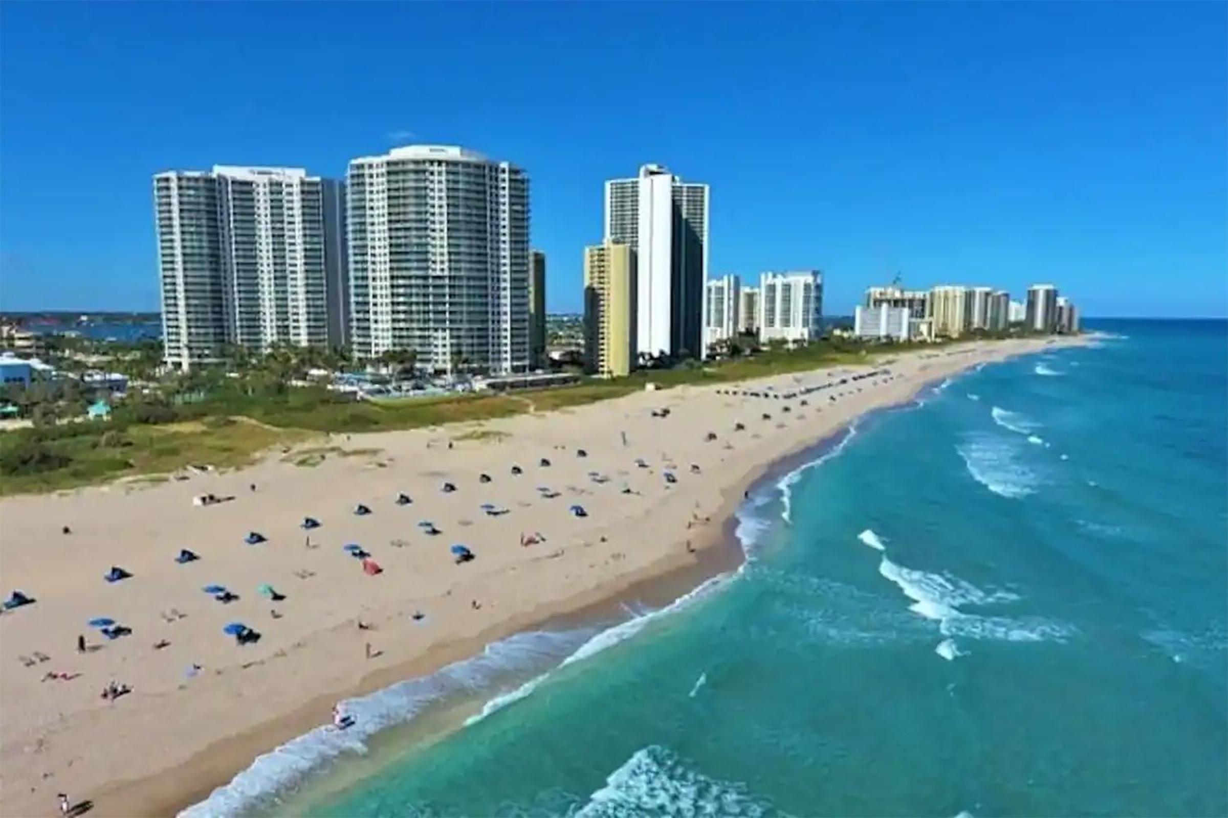 Lux property great for 1 to 8 Guests-family trip ,5Beds 2Rooms Staycation with Gym and EV, proximity to Downtown and Beaches view 5