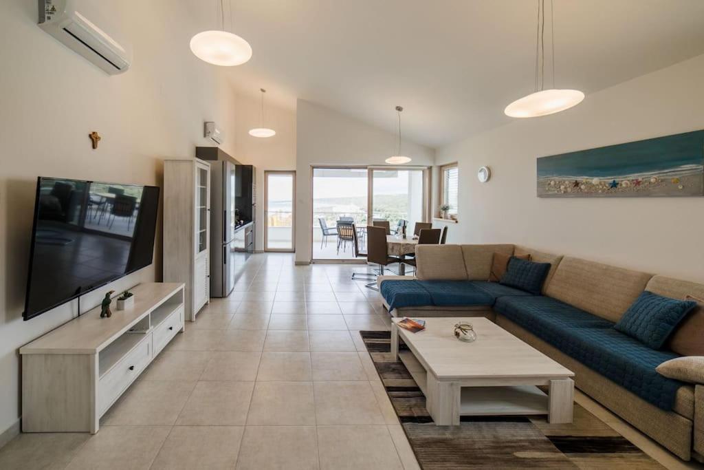 Penthouse Nina