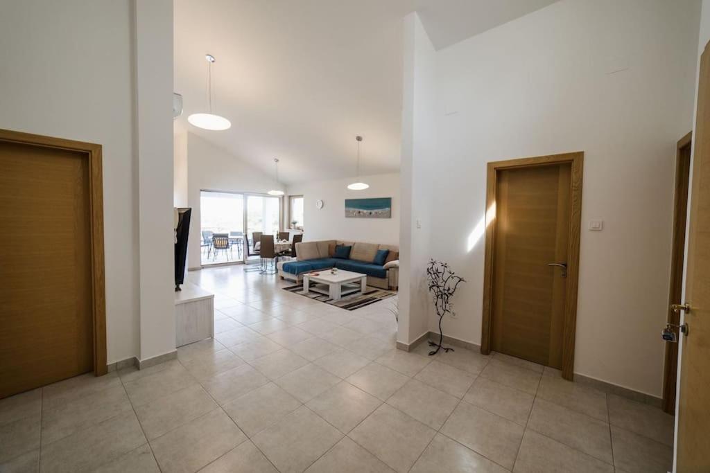Penthouse Nina