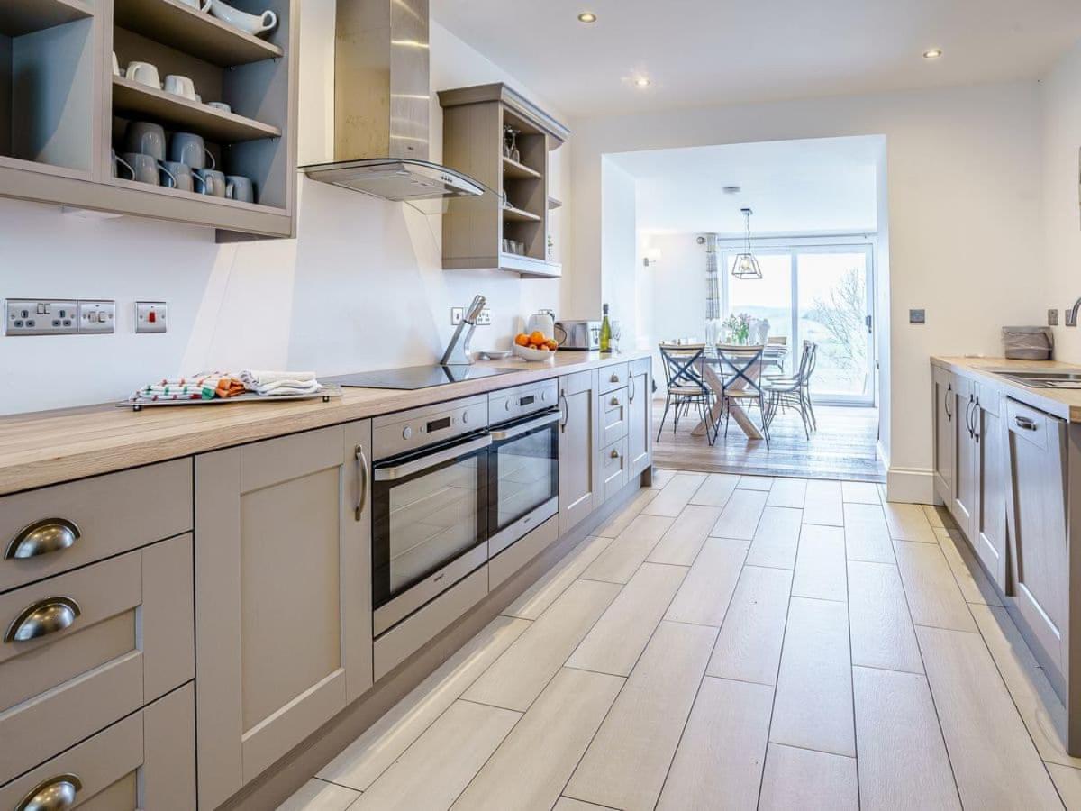 Gwbert Holiday Cottages, Green Meadow view 4