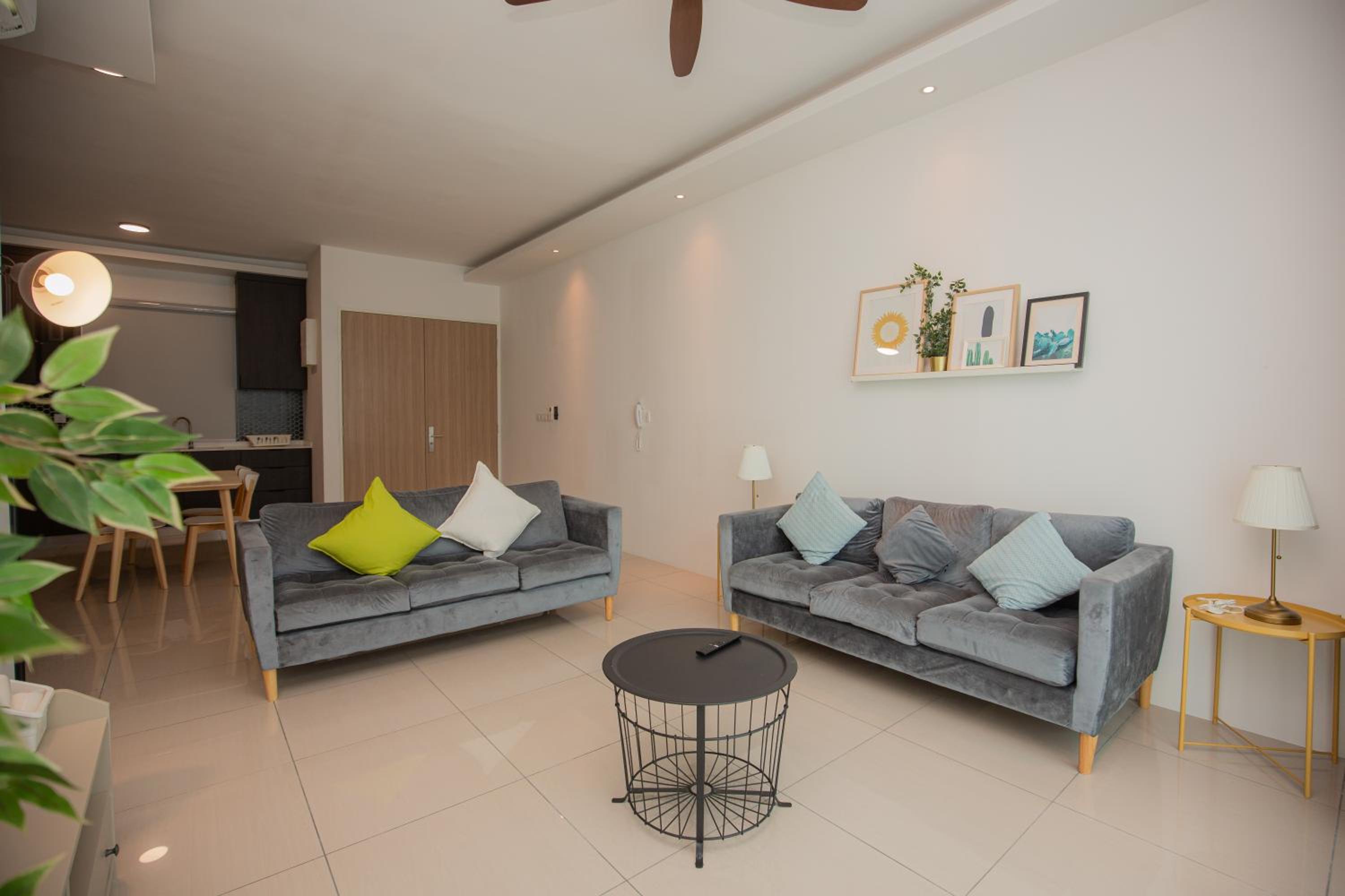Good Seaview Condo, near Queensbay photo 5