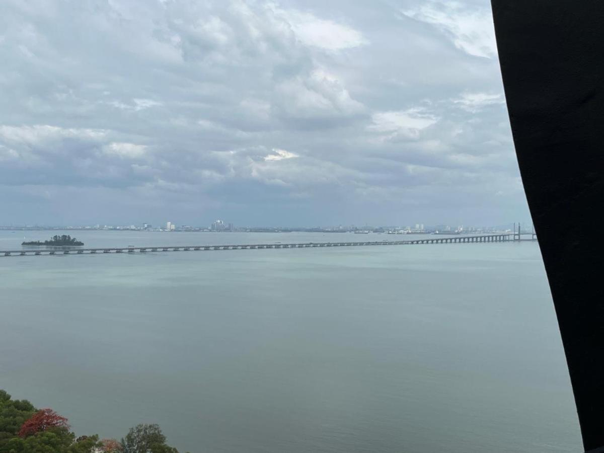 Good Seaview Condo, near Queensbay photo 1