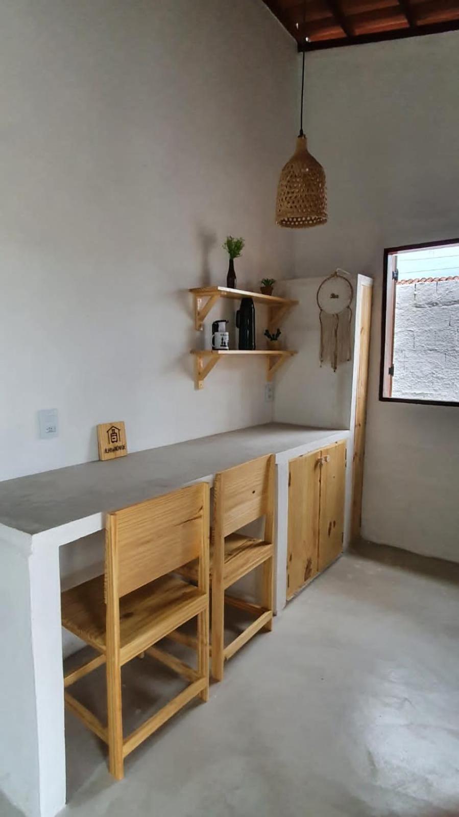 Casa Rústica em Condomínio com Piscina