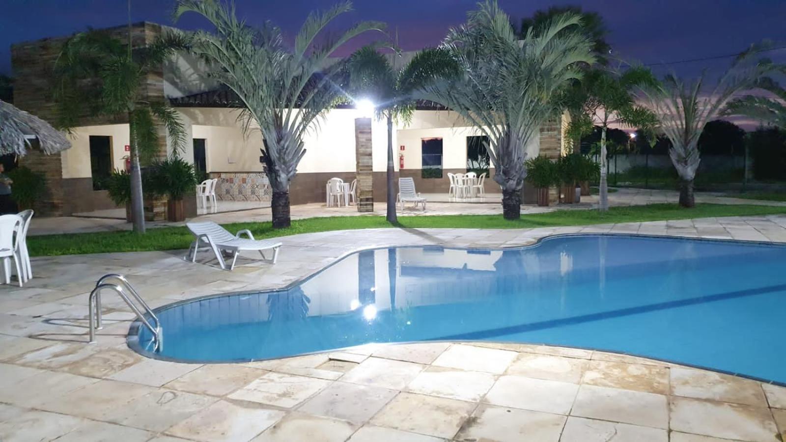 Casa Rústica em Condomínio com Piscina